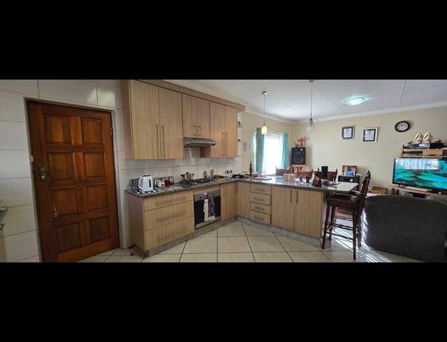 3 BEDROOM HOUSE FOR SALE IN GHOLFSIG